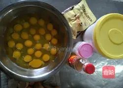 Illustration of making whole egg version of waterless sponge cake 1