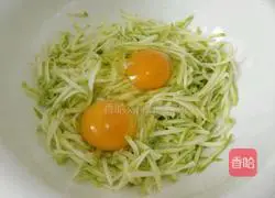 How to make zucchini egg pancakes Illustration 2