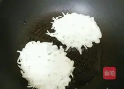 Illustration of how to make pan-fried potato pancakes 5