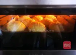 Illustration of how to make pineapple buns 5
