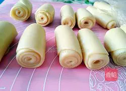 Illustration of how to make wife cake (bean paste filling) 9