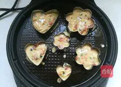 Illustration of how to make potato and sausage pancakes 8