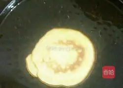 Illustration of how to make milk-flavored cornmeal cake 9