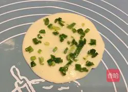 Illustration of how to make scallion pancake (dumpling skin version) 7