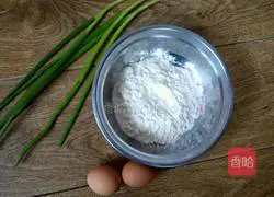 Illustration of how to make green onion and egg pancakes 1