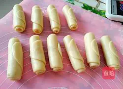 Wife cake ( Illustration of how to make bean paste filling 7