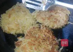 Illustration of how to make fried potato pancakes 6