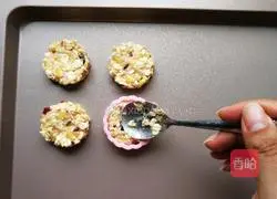 Illustration of how to make oatmeal and nectarine cakes 9