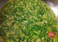 Illustration of how to make leek and corn omelette 7