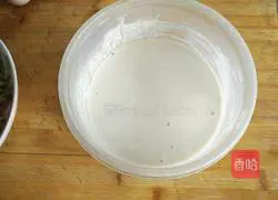 Illustration of how to make fried sophora flower cake 3