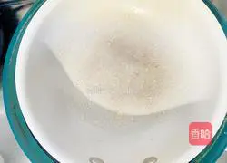 Illustration of how to make pancake meat rolls 6