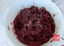 Illustration of how to make glutinous rice cakes with bean paste and spinach 3