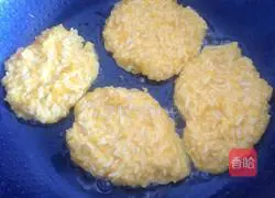 Illustration of how to make rice egg pancake 2