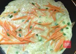 Illustration of how to make carrot and egg pancakes 6