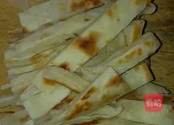 Illustration of how to make Chinese cabbage, shrimp skin and bone soup braised cake 1