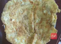 Illustration of how to make breakfast cumin egg pancake 8