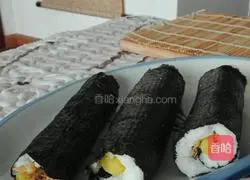 Illustration of how to make radish sushi roll 10