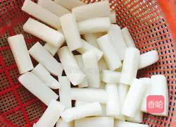 Illustration of how to make fried rice cakes with eggs 5