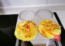 Illustration of how to make shrimp and vegetable egg pancakes 10
