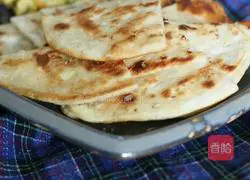 Illustration of how to transform dumpling wrappers into scallion pancakes 10