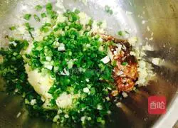 Illustration of how to make meatloaf stuffed with pork and cabbage 5 