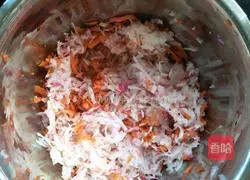 Illustration of how to make radish egg pancake 1