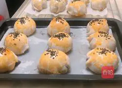 Xue Mei Illustration of how to make egg yolk cake 12