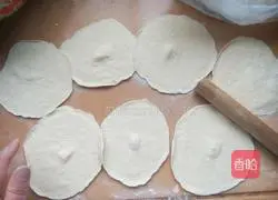 Illustration of how to make cabbage and meat pie 4