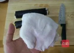 Illustration of how to make grilled chicken sushi rolls 17