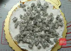 Illustration of how to make cream fruit cake 5