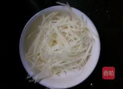 Illustration of how to make potato pancakes 1