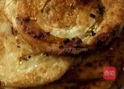 Illustration of how to make green onion pancakes 11