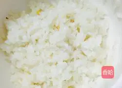 Illustration of how to make spicy ham and meat floss sushi 1