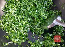 Illustration of how to make pancakes and chives box 3