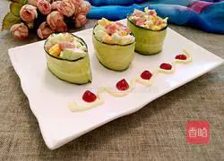 Illustration of how to make cucumber sushi rolls 8