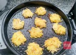 Potatoes and carrots Illustration of how to make silk cakes 9