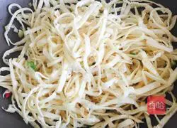 Illustration of how to make bean sprout fried cakes 11
