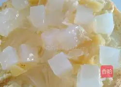 Strawberry Cream Cake Recipe Illustration 4