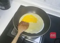 Illustration of how to make mung bean flour egg pancake 3