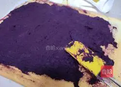 Illustration of how to make purple sweet potato cake roll 8