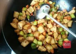 Illustration of how to make carrot and cucumber fried cake 4