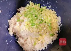 Illustration of how to make pan-fried lotus root and celery meatloaf 3