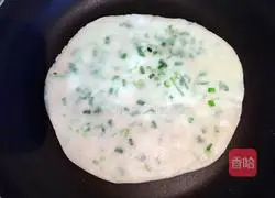 Illustration of how to make scallion pancake (dumpling skin version) 12