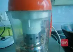 Illustration of how to make walnut soy milk 3