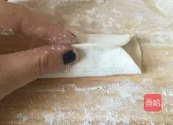 Illustration of how to make three fresh pot stickers 16