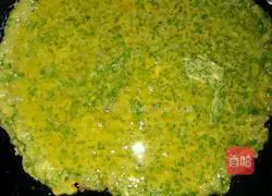 Illustration of how to make leek and egg pancakes 6