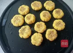 Milk-flavored bean paste pumpkin cake recipe 10