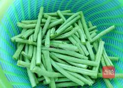 Illustration of how to make fried beans with fish cakes 2