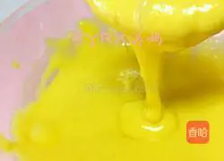 Illustration of how to make egg yolk waffles 3