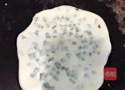 Illustration of how to make scallion pancake 5